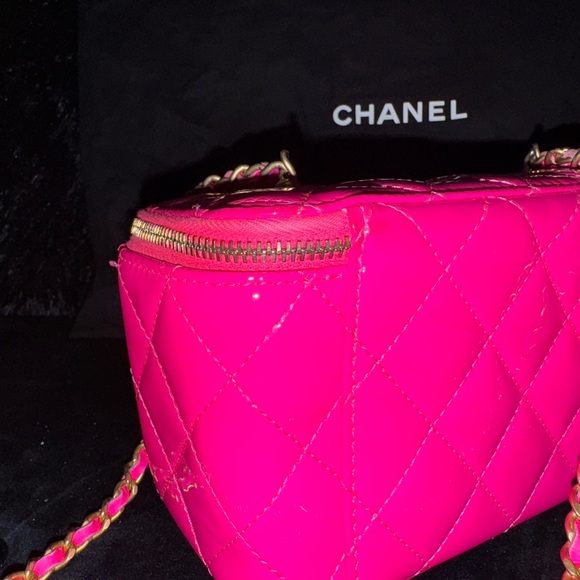 Barbie Hot Pink Chanel Vanity Handbag - Picture 15 of 16